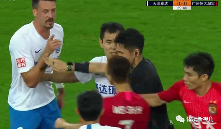 中超裁判误判频出国安,中超裁判判点球霸气瞬间