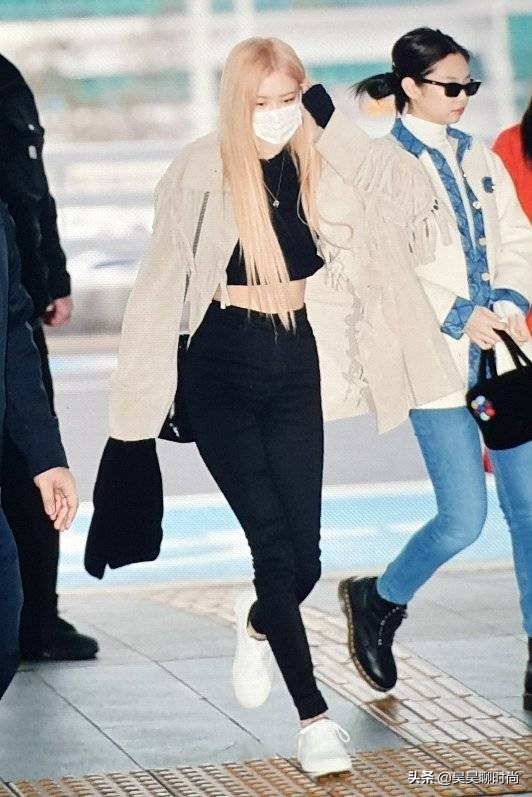 金发西装朴彩英,朴彩英金发白衣图