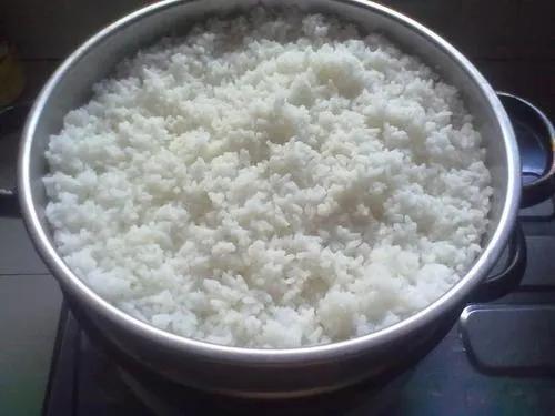 电饭锅的用处，电饭锅溢水怎么回事啊