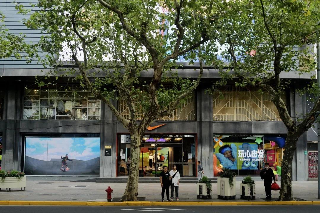 别争了，这条马路才是魔都内卷之王