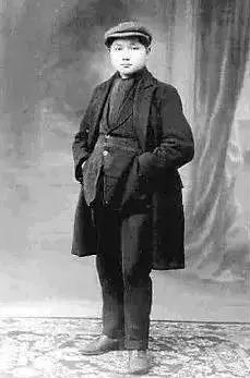 今天他115岁了，*小平邓**人生的40个瞬间