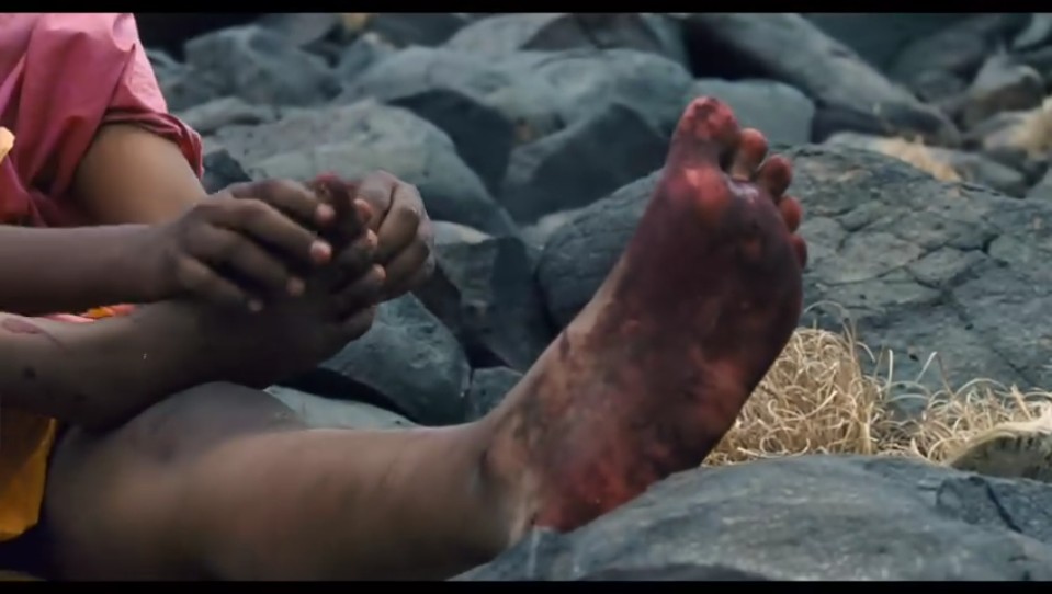 世界名模三岁经历残忍“割礼”，12岁嫁60岁老叟，她为女性发声