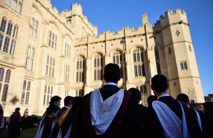 英国留学怎么查大学申请录取进度,英国留学申请需要具备哪些条件
