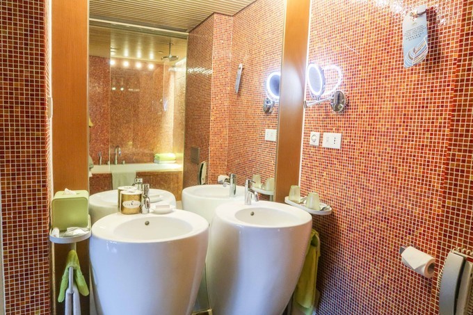 香港迪士尼情侣游玩项目,香港迪士尼情侣游玩攻略