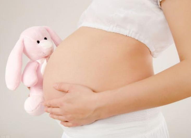 产后妈妈为什么会漏尿,为什么女性产后容易漏尿