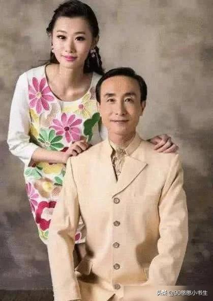 巩汉林晒全家福引争议,巩汉林拍全家福