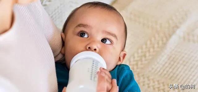 宝宝吐奶了怎么办3个办法解决,宝宝吐奶怎么解决最快最有效