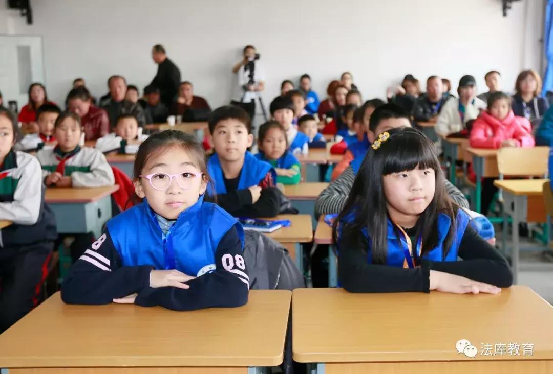 “聪颖帮扶、护苗助学”新华小记者走进法库活动在冯贝堡小学举行