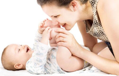 怎么判断一岁宝宝睡觉冷不冷,空调房里怎么判断宝宝睡觉冷不冷