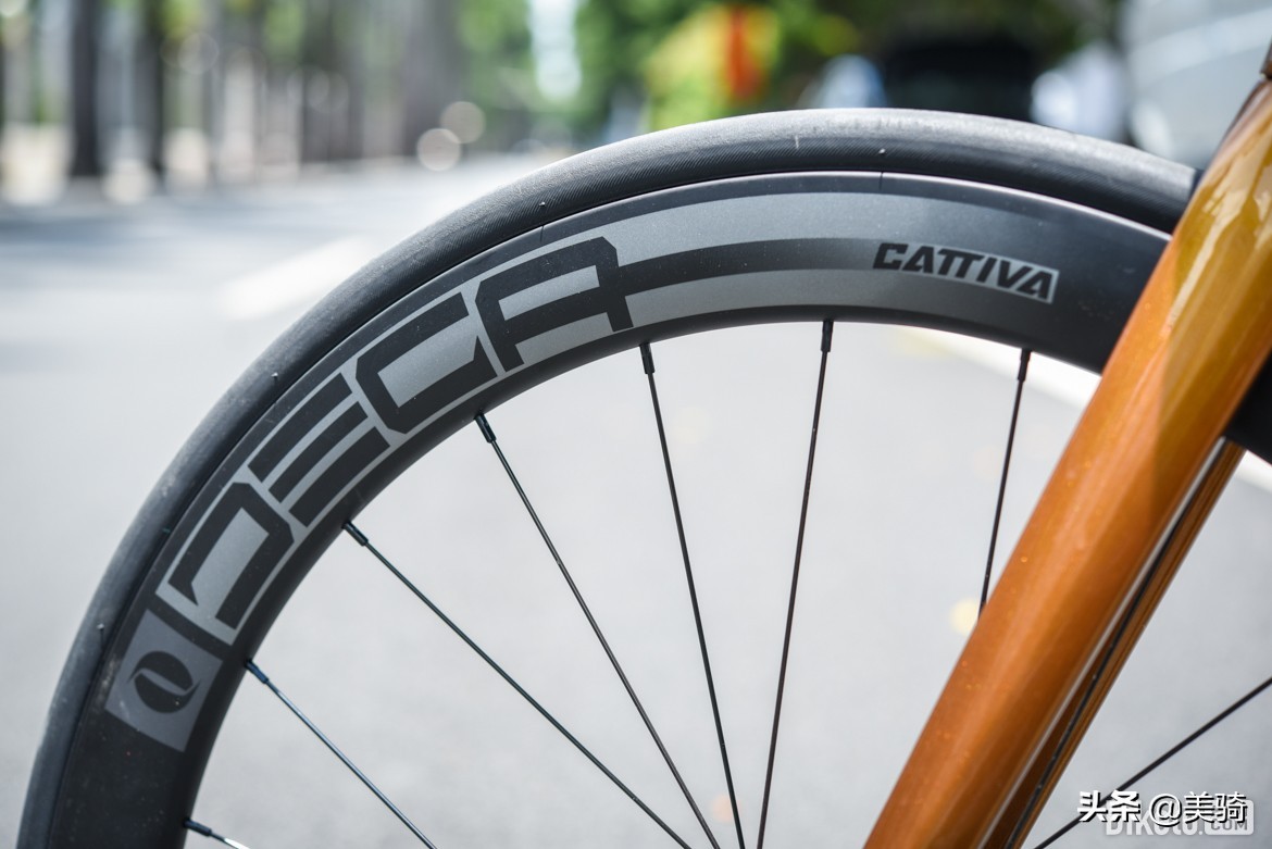 入门碳纤维公路车和顶级铝公路车,kootu碳纤维公路车测评