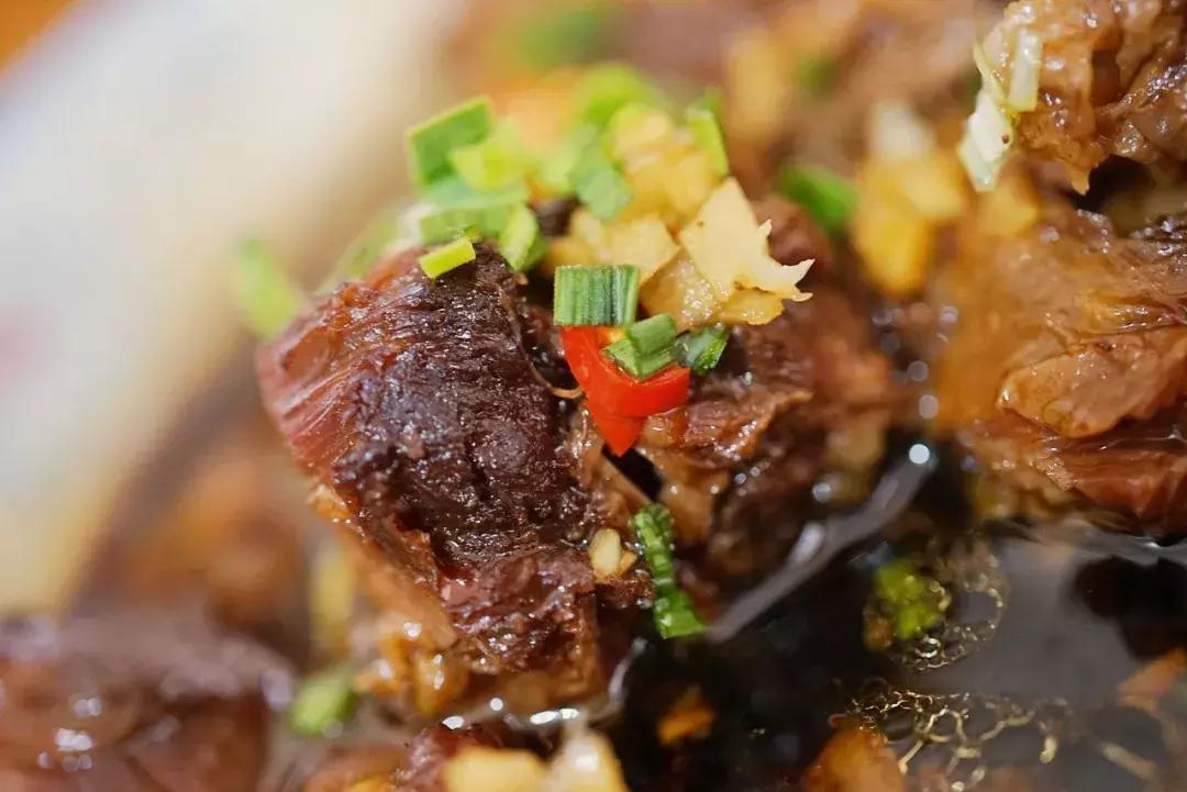 炕锅羊肉面最正宗做法,柴火灶大铁锅炖羊肉