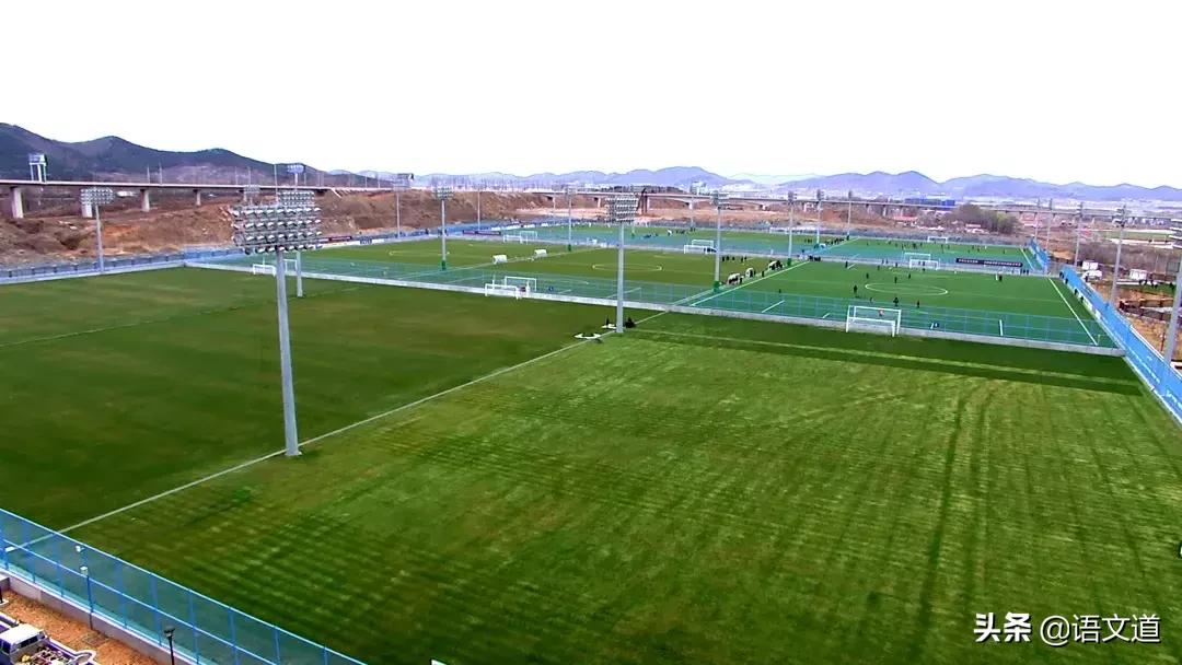 3万人足球场面积约多少平方米,3000人的体育场有哪些