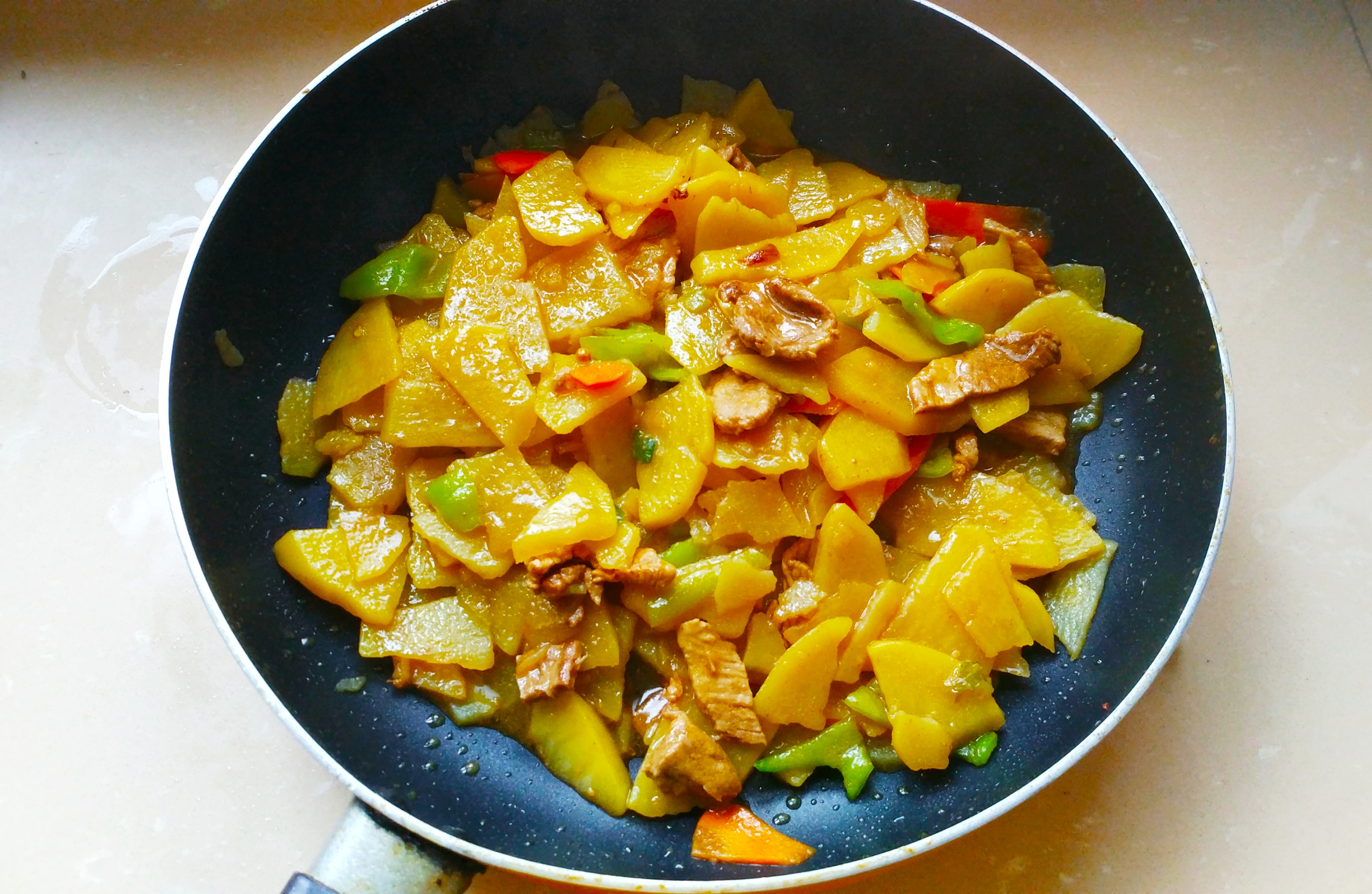 炒土豆的时候粘锅底怎么办,土豆怎么炒不会粘锅底