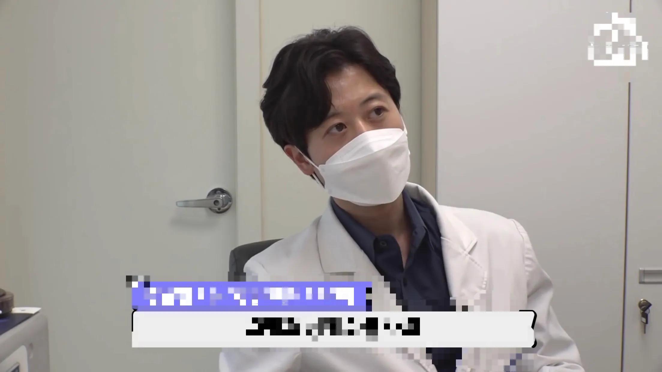 男人被蜘蛛缠身,男人被蜘蛛困住