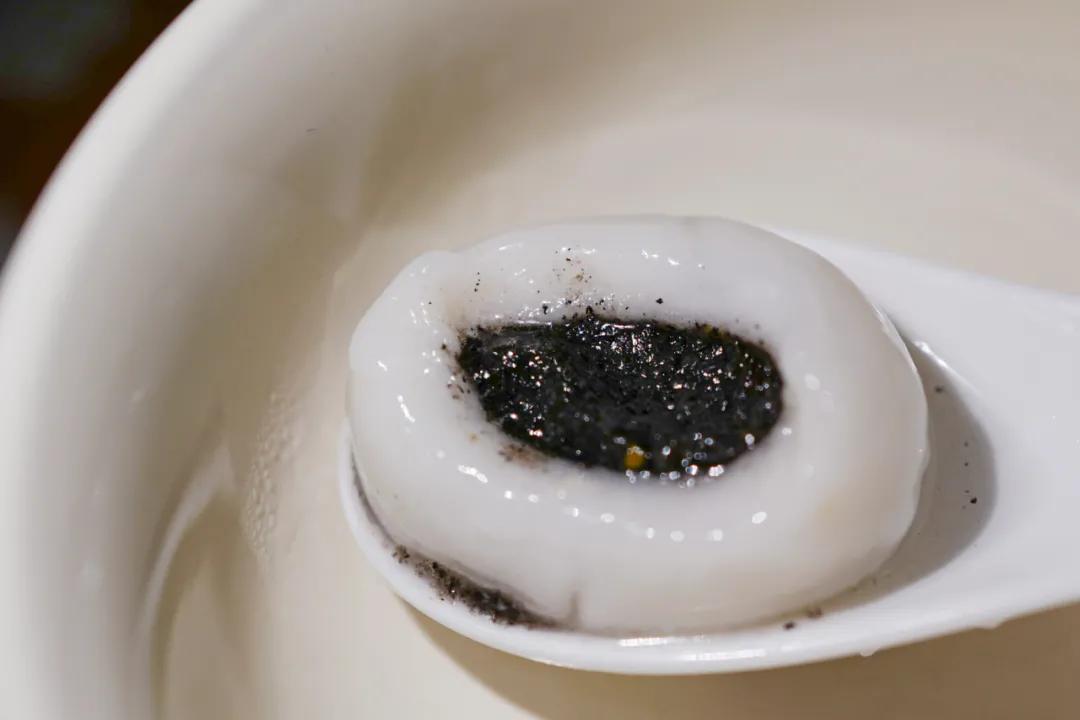 元宵节到了送你一碗最美的汤圆,元宵节软糯香甜的大汤圆