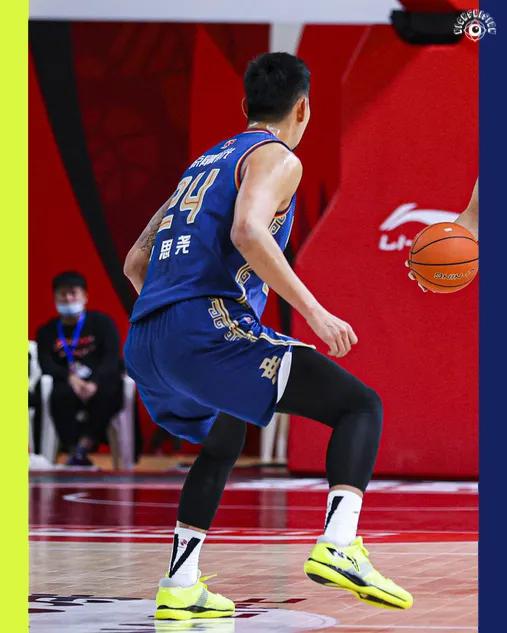 cba外援詹姆斯穿的什么鞋,篮球训练詹姆斯穿什么球鞋