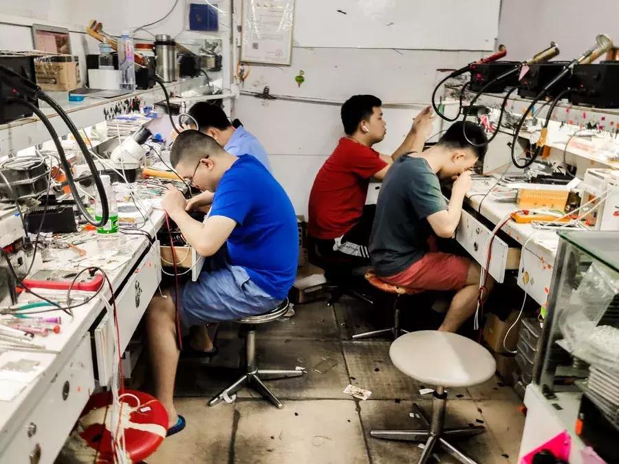 60秒赔了100万！在华强北倒腾“二手机”，比炒股刺激多了…