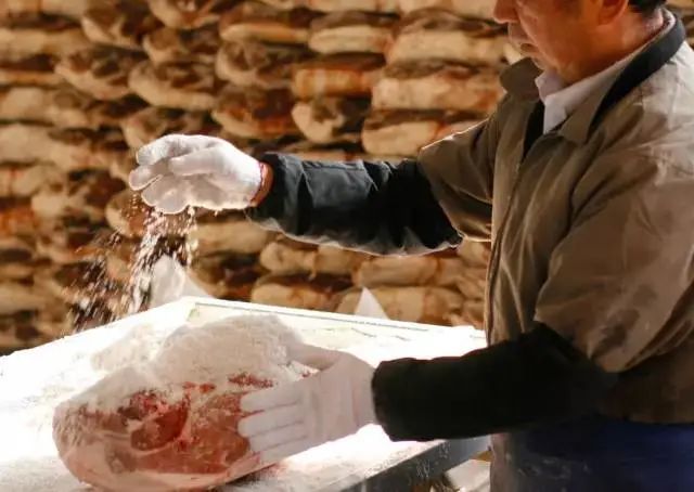 中西火腿大比拼：西班牙火腿VS金华火腿，网友：我们输得心服口服