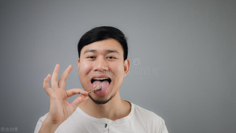 吃东西老是咬到舌头是什么原因,吃饭经常咬到舌头谨慎背后的隐患