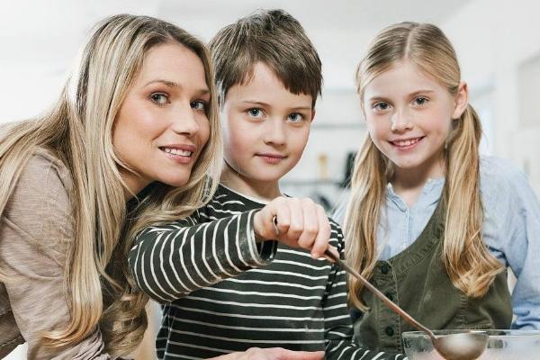 孩子调皮不听话应不应该教育他,孩子调皮不遵照规则