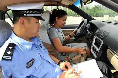 科三考试如何正确处理特殊情况,科三考试遇到紧急情况的处理办法