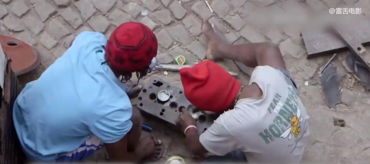 非洲小伙用铁桶建房子，只需要150块，就能拥有一室一厅！纪录片