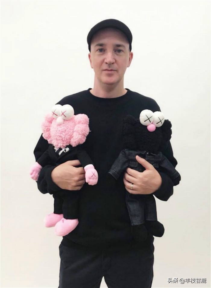 优衣库联名kaws遭疯抢,优衣库与kaws联名还会有吗