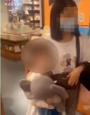 小学生*拍偷**妈妈大尺度视频遭疯传：性教育，你等不起