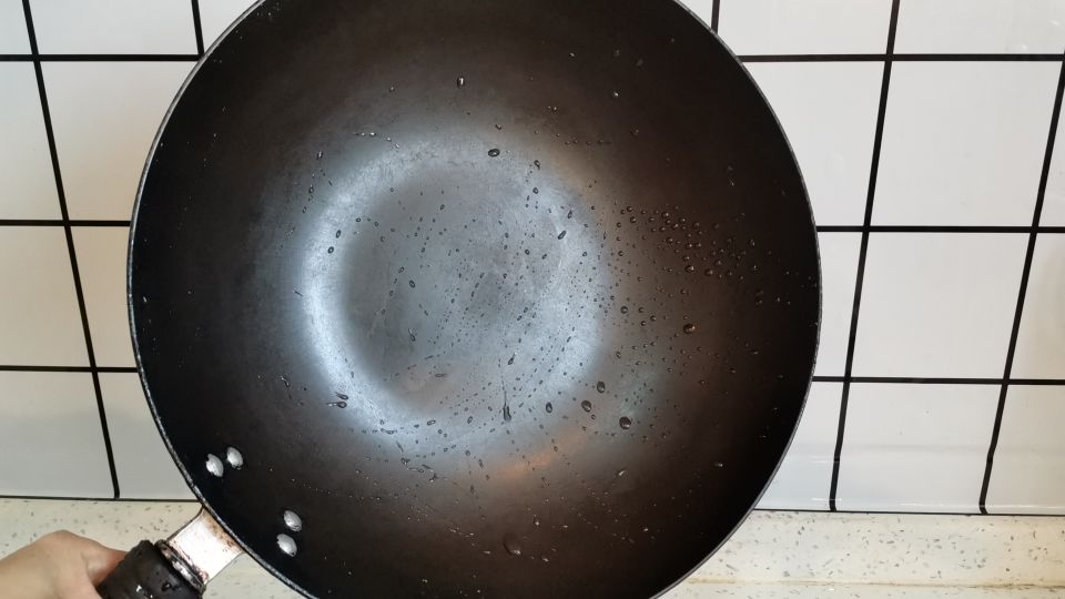 锅炒菜老粘锅用什么方法处理,如何解决做饭粘锅
