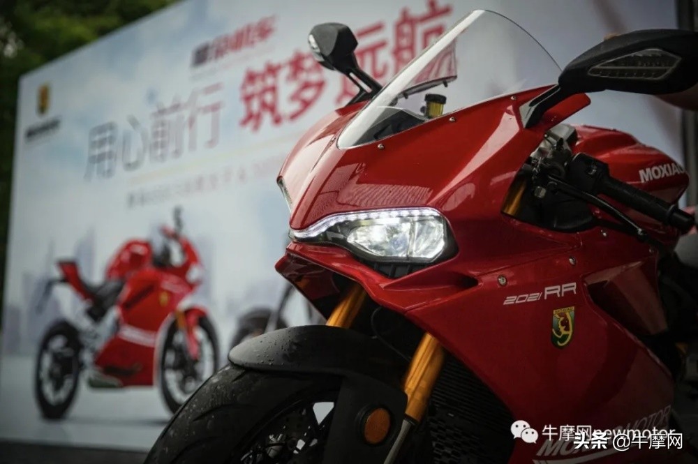 29990元起隆鑫500双缸平台跑车摩枭500RR上市