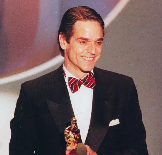 他是《洛丽塔》男主，畸形恋专业户，也是禁欲系不老男神