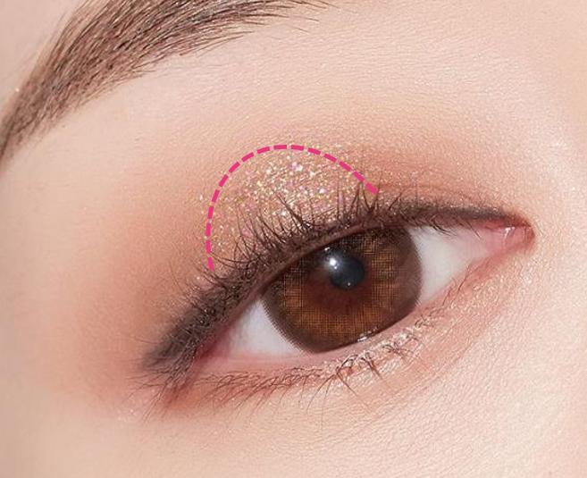 为什么有人化完妆皮肤发亮,妆感油腻是怎么回事