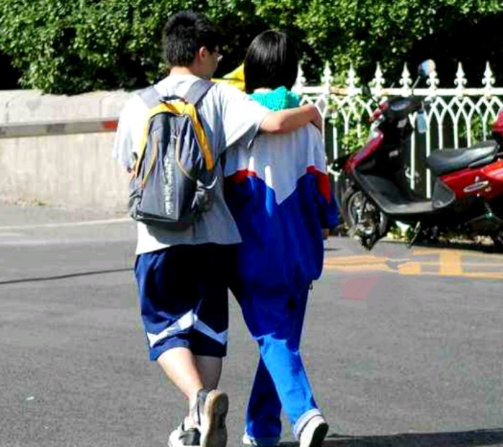 学校停课，日本女中学生怀孕增多，家庭教育引深思，网友：真开放