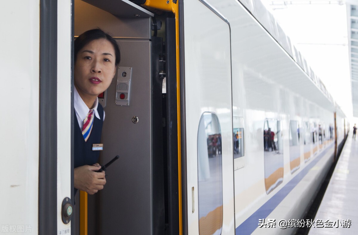 高铁座位d和f有什么区别,高铁上d座和f座是挨着吗