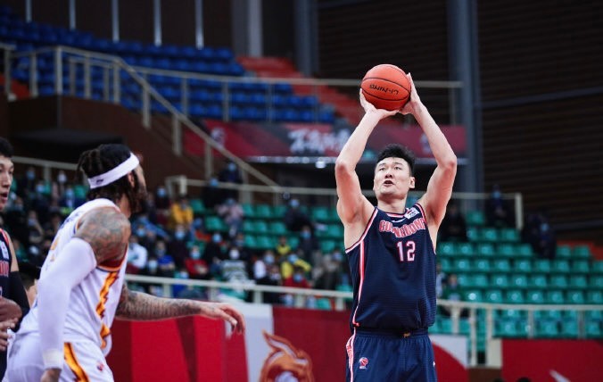 易建联苏伟放弃顶薪合同,广东男篮苏伟和易建联