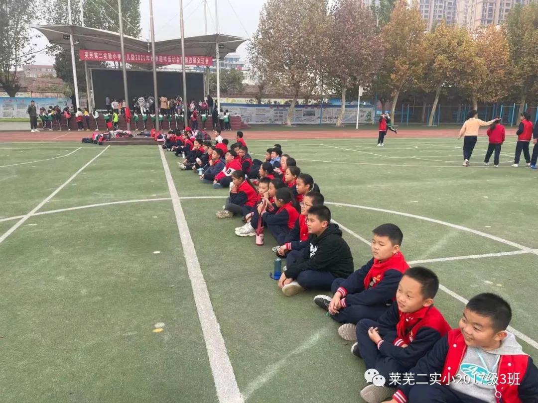 祝贺足球队获胜,庆祝足球队告捷