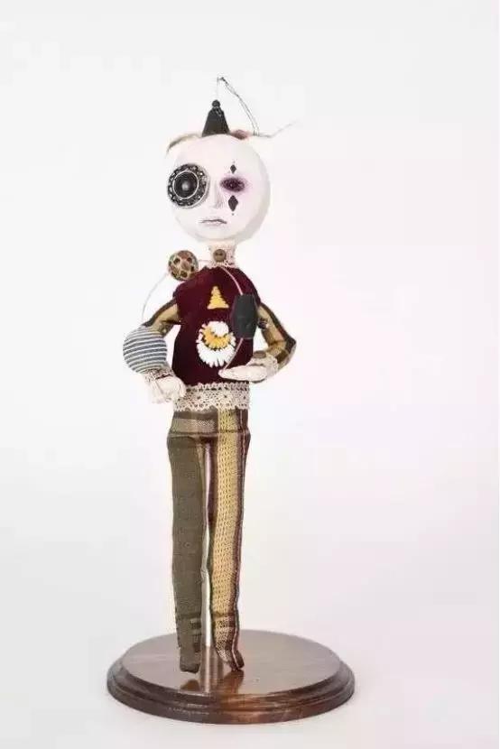 12岁男孩用捡来的破烂，亲手打造出一个暗黑王国，…