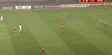 14亿人暴怒的比赛！国足绝望19秒：漫步、看戏、中场任人*躏蹂**
