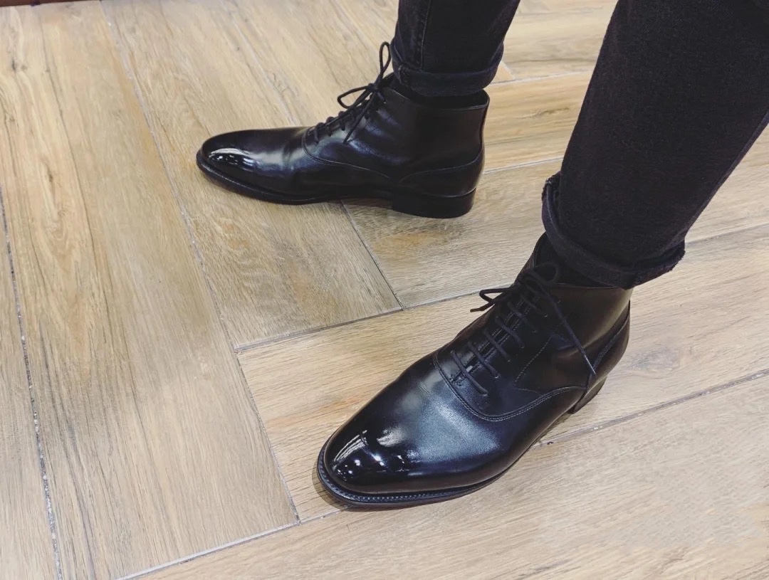 白皮鞋鞋尖蹭了怎么修补,皮鞋鞋侧裂口修补方法图解