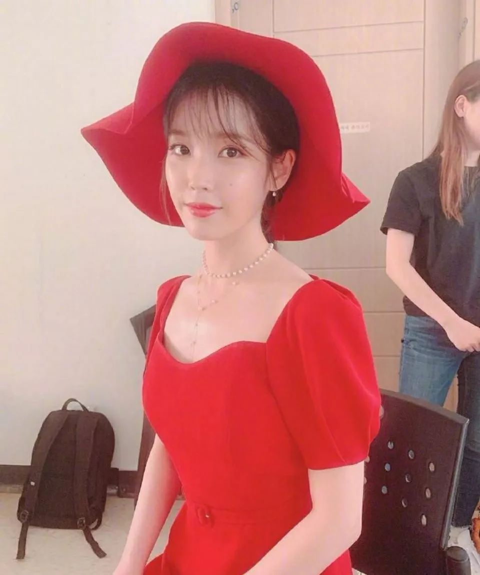 iu吊唁雪莉的图片,iu得知雪莉去世崩溃大哭