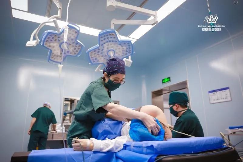 孕期宫颈息肉的切除过程,记录怀胎41周孕妇的顺产分娩过程