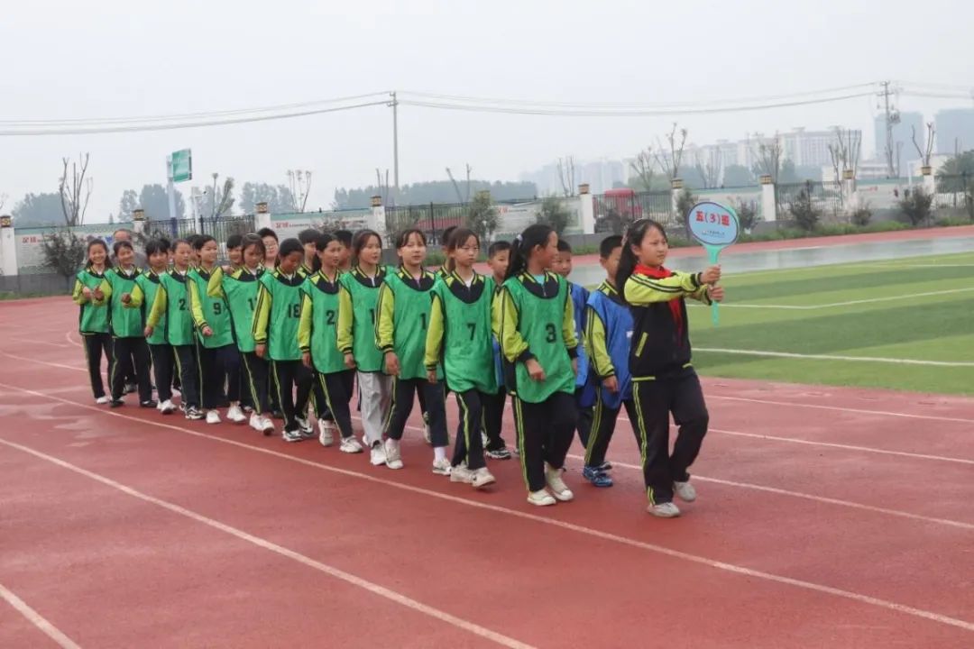 阜南县第十一小学足球赛,阜南县校园足球队比赛现场