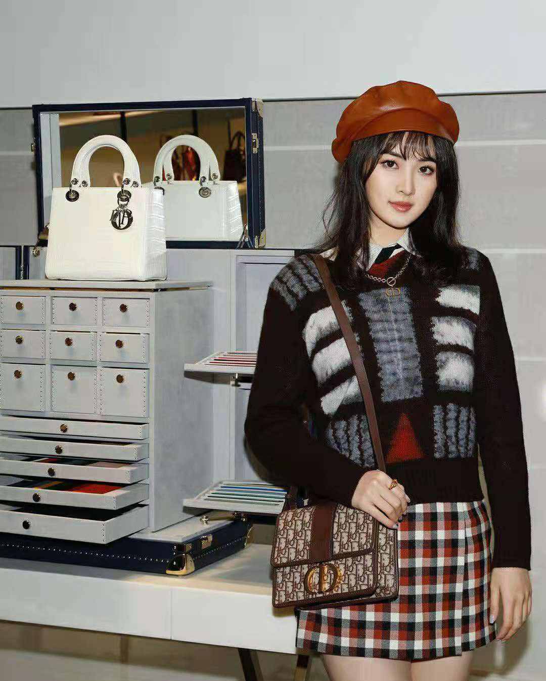 穿359元衣服的“三星小公主”李元珠，和她背后的千亿闺蜜团