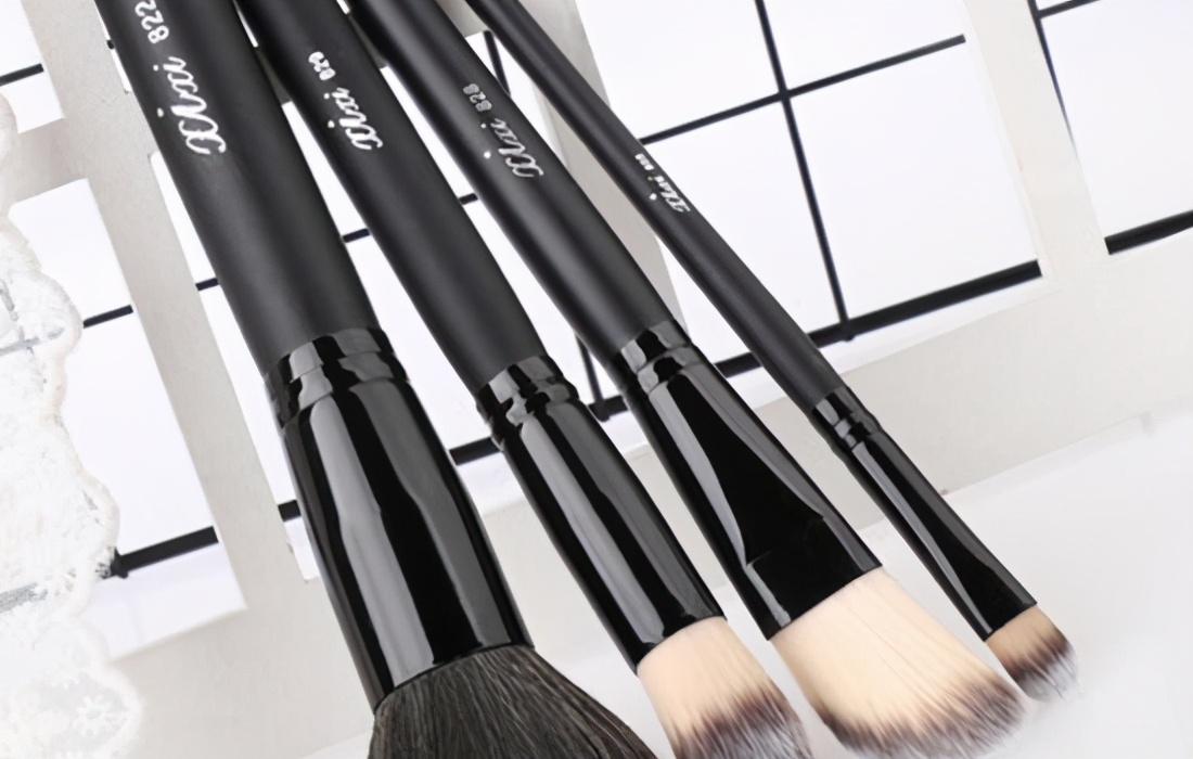 高光棒可以代替高光膏吗,高光棒能用眼影代替吗