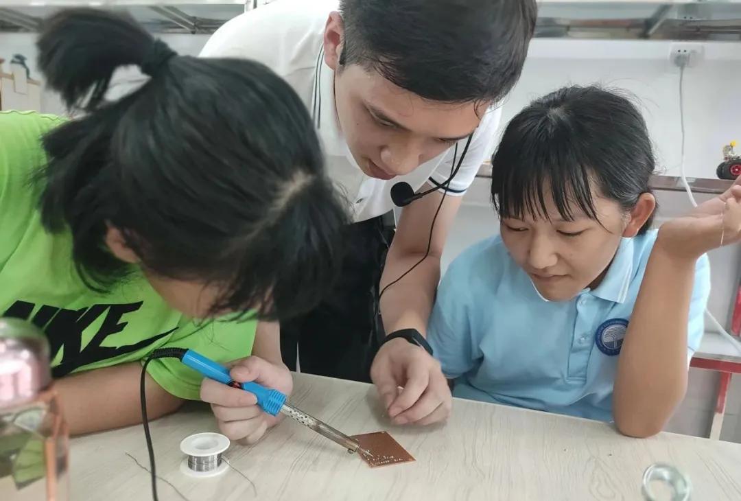 初中生的科技热情怎么点燃？位于大湾区的这所学校开设了这门课