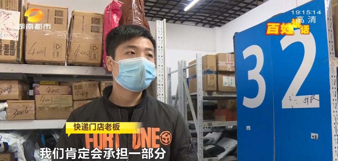 湖南长沙狗不拴绳撞到路人,长沙女子遛狗不牵绳被金毛咬后续