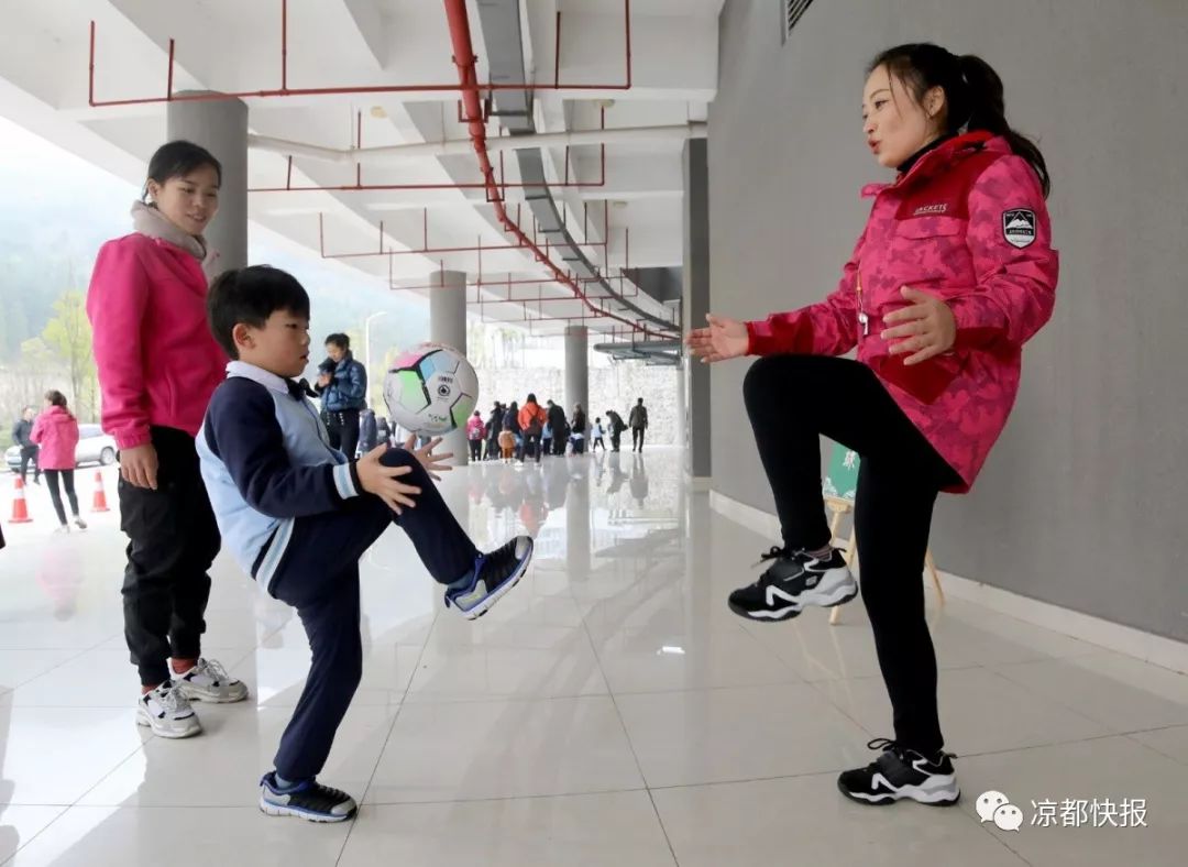 足球嘉年华，让孩子享受足球乐趣