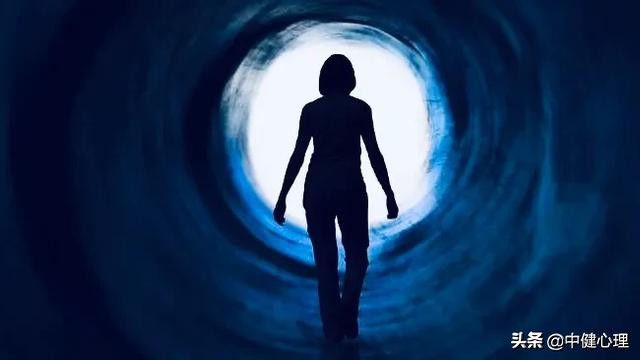 死亡的四个特征,死亡的味道作文