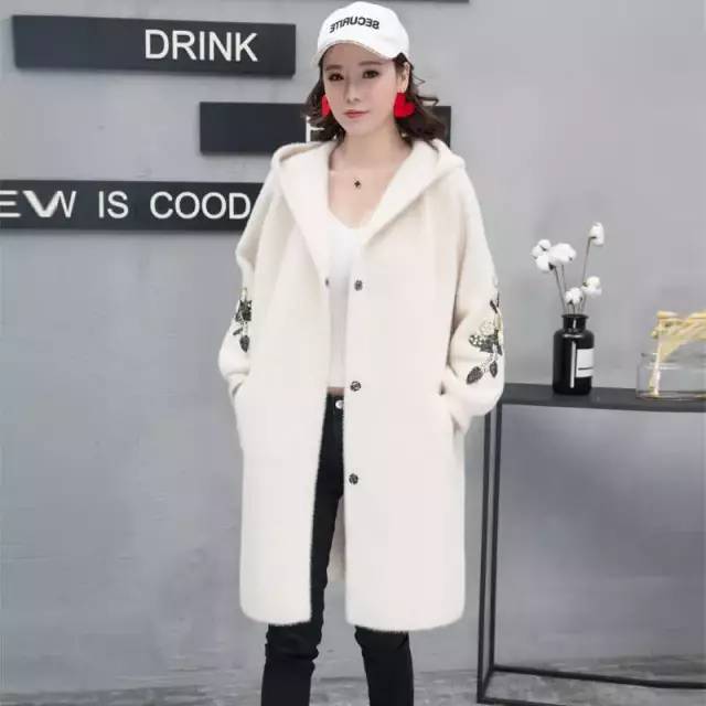 女人过了40岁就别穿得太老气了,40岁女人水貂绒搭配