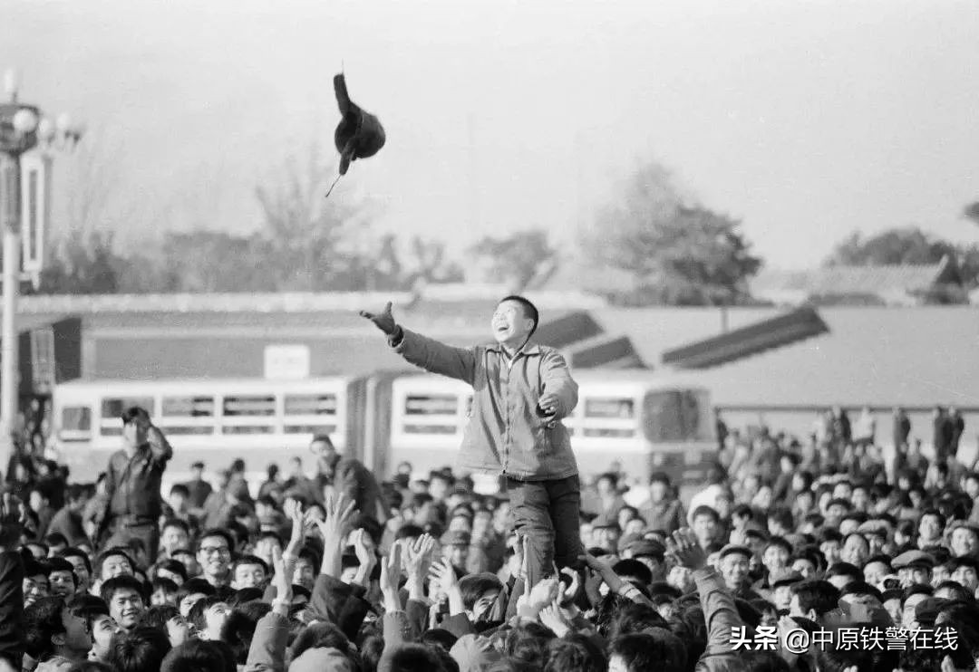百年前女排夺冠视频,中国女排16年里约奥运会夺冠瞬间